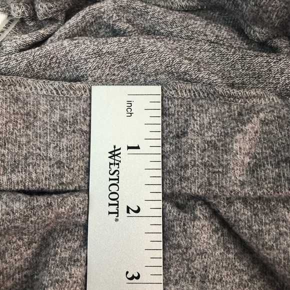 L Love Off Shoulder Super Soft Top Large NWT - Picture 8 of 8